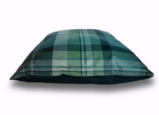 Dekoračný zamatový vankúš Classy Plaid – Dizajnové vankúše, ručne šitý SK